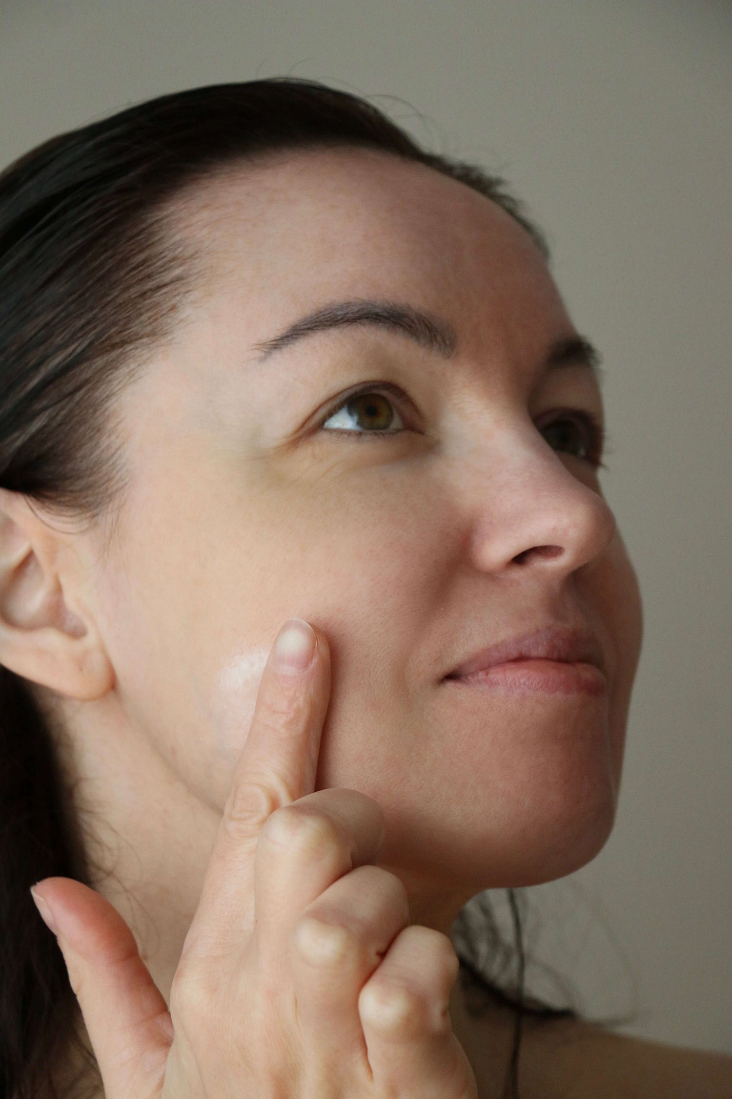 Repair Crème bietet beruhigende Pflege für gereizte, trockene oder zu Ekzemen neigende Haut und spendet intensive Feuchtigkeit für eine gestärkte Hautbarriere.